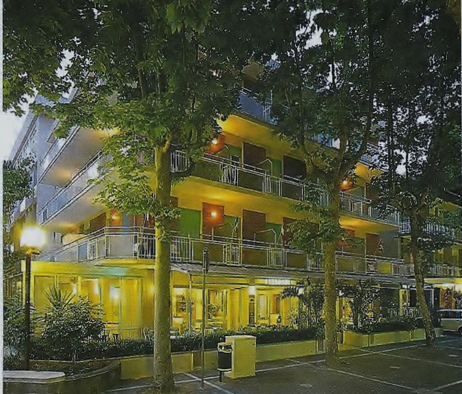 Hotel Arno Мизано-Адриатико Экстерьер фото